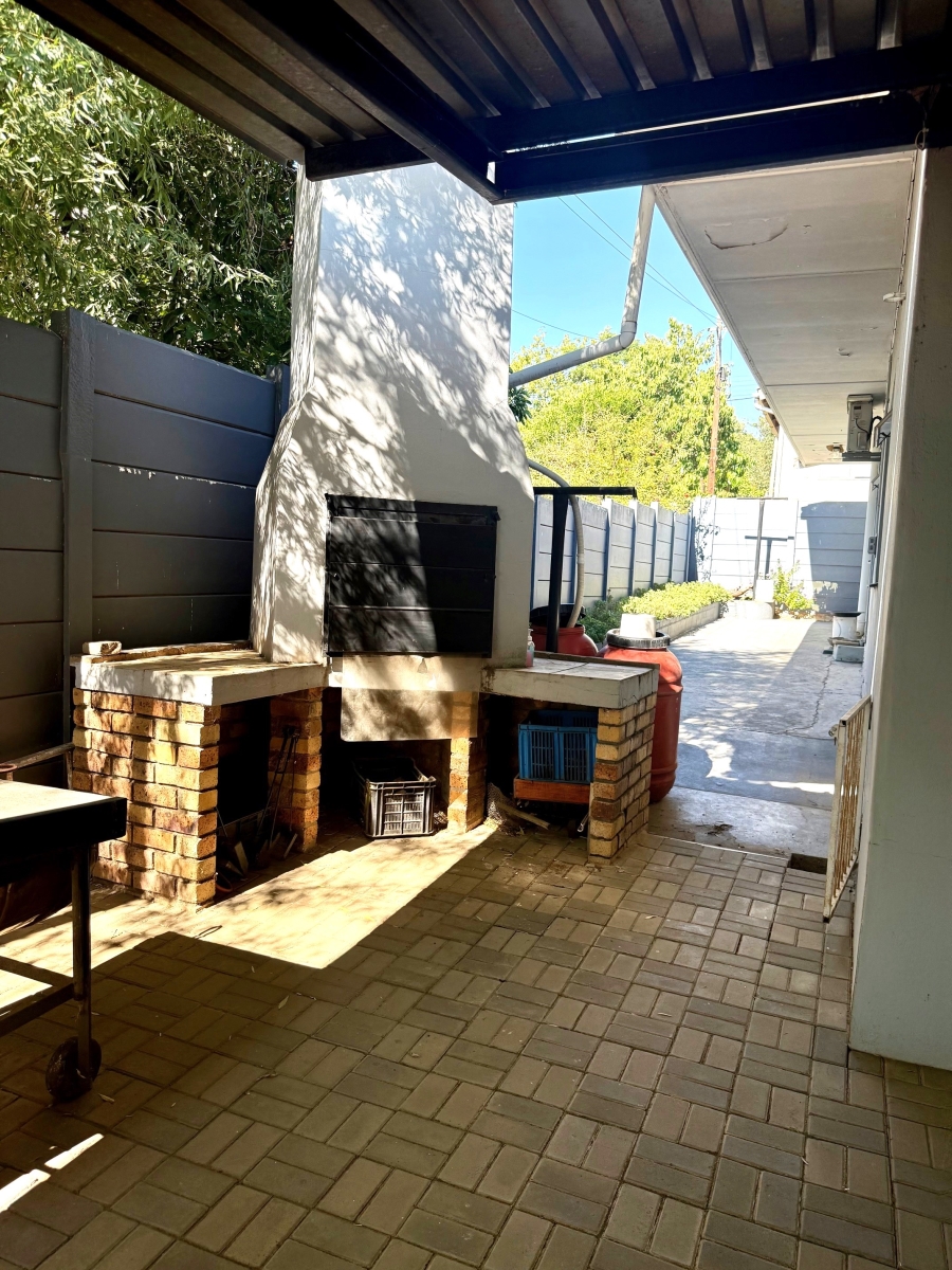 4 Bedroom Property for Sale in Amandelrug Western Cape